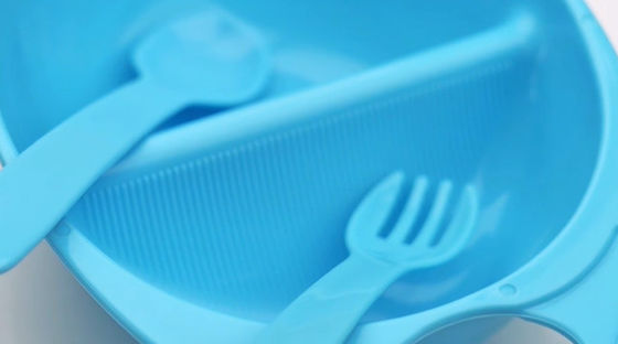 Пластмасса вверх по шару младенца 3 месяцев с вилкой ложки