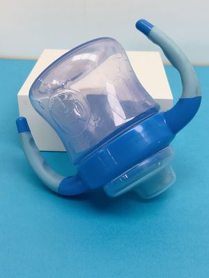 BPA освобождают 9 месяцев расслоина 6 унций не тренируя чашку Sippy